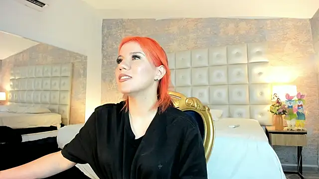 Snapshot of MelaniieRoux chatting on 06/01/26, 07:57 MelaniieRoux online show from 06/01/26, 07:57