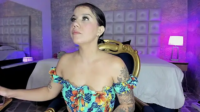 Snapshot of MelaniieRoux chatting on 09/30/25, 11:49 MelaniieRoux online show from 09/30/25, 11:49