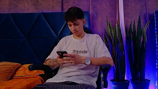 Lion Foster01 online show from 12/04/25, 09:36