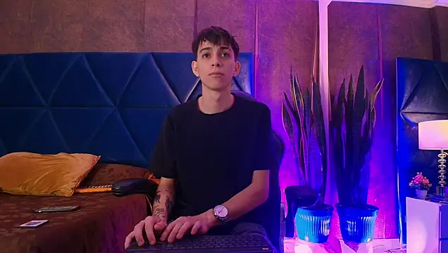 Lion Foster01 online show from 12/02/25, 08:43