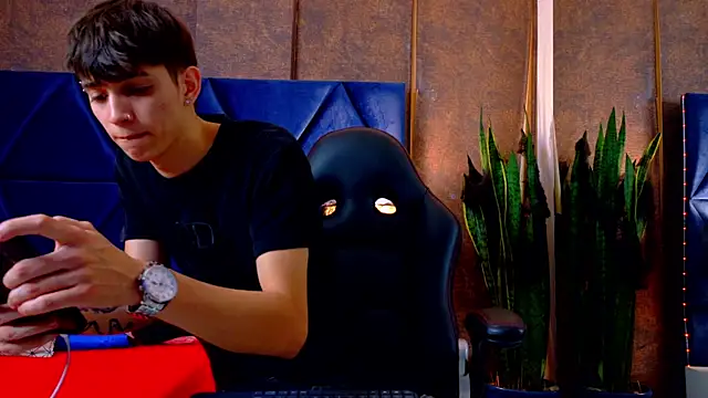 Lion Foster01 online show from 10/21/25, 11:53