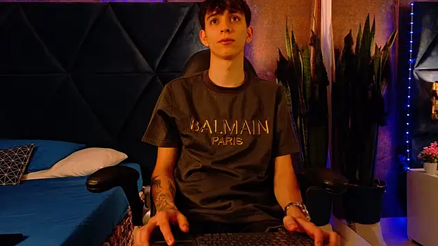 Lion Foster01 online show from 10/23/25, 12:04