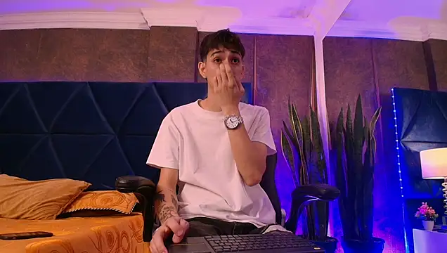 Lion Foster01 online show from 12/03/25, 07:35