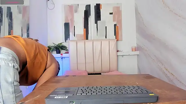 Snapshot of miranda_villa chatting on 12/02/25, 12:18 miranda villa online show from 12/02/25, 12:18