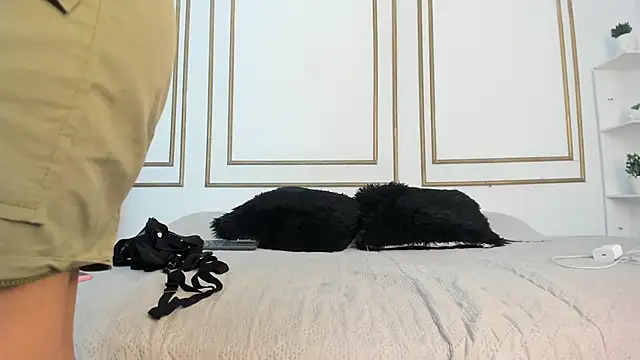 Snapshot of miranda_villa chatting on 12/14/25, 12:22 miranda villa online show from 12/14/25, 12:22