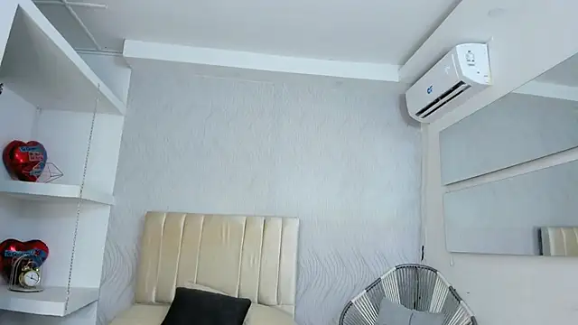 Snapshot of miranda_villa chatting on 03/19/25, 12:34 miranda villa online show from 03/19/25, 12:34