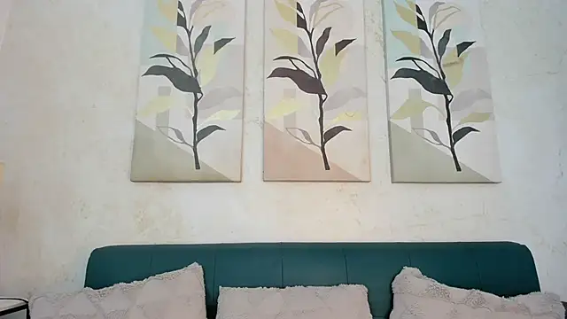 Snapshot of miranda_villa chatting on 11/30/25, 12:17 miranda villa online show from 11/30/25, 12:17