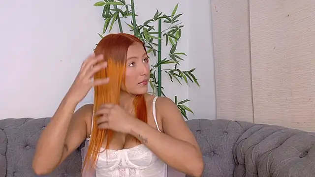 Snapshot of miranda_villa chatting on 12/21/25, 12:18 miranda villa online show from 12/21/25, 12:18