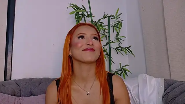 Snapshot of miranda_villa chatting on 12/19/25, 12:07 miranda villa online show from 12/19/25, 12:07