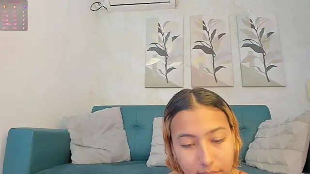 Snapshot of miranda_villa chatting on 10/13/25, 01:02 miranda villa online show from 10/13/25, 01:02