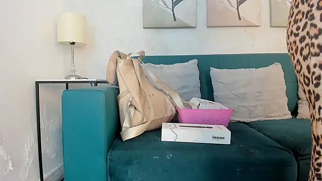 Snapshot of miranda_villa chatting on 11/21/25, 12:04 miranda villa online show from 11/21/25, 12:04