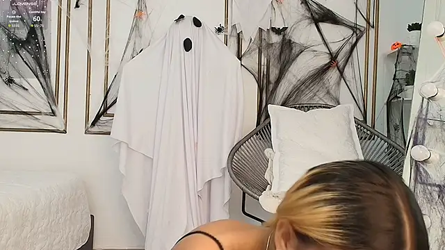 Snapshot of miranda_villa chatting on 10/19/25, 12:52 miranda villa online show from 10/19/25, 12:52