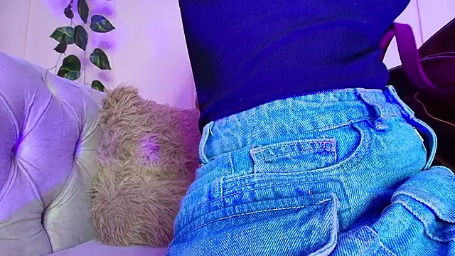 Snapshot of miranda_villa chatting on 02/19/26, 12:57 miranda villa online show from 02/19/26, 12:57