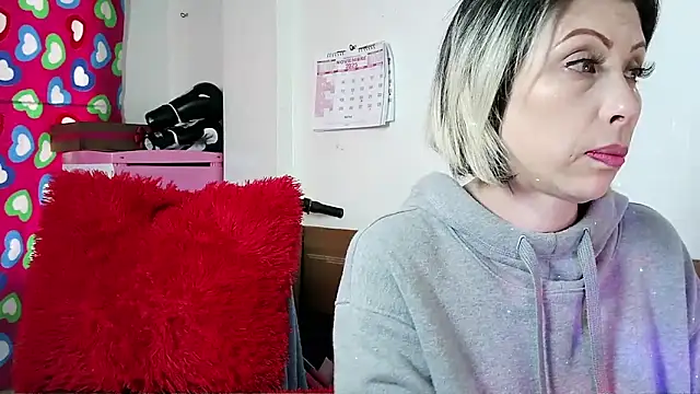 alixia81 online show from 11/08/25, 07:50