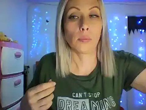 alixia81 online show from 02/28/25, 11:12