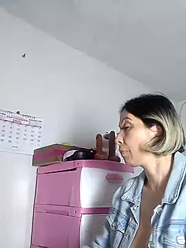 alixia81 online show from 09/26/25, 11:22