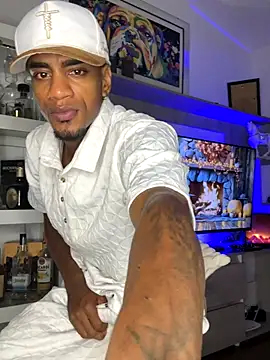 AaronCruz  online show from 10/23/25, 02:10