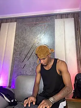 AaronCruz  online show from 02/05/26, 04:36