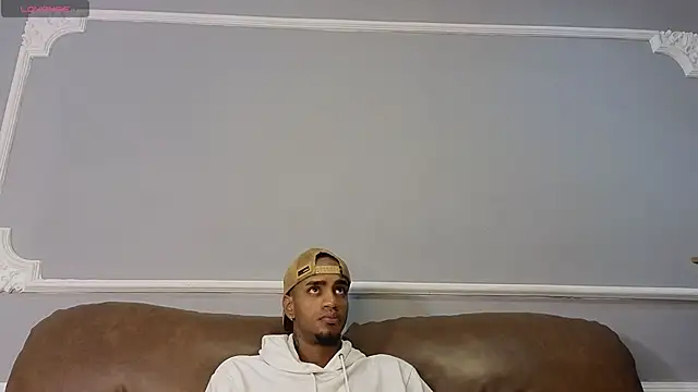 Snapshot of AaronCruz_ chatting on 09/16/25, 01:01 AaronCruz online show from 09/16/25, 01:01
