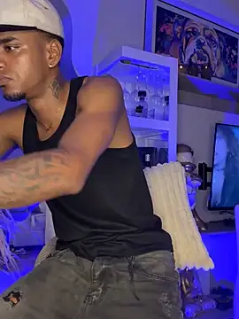 Snapshot of AaronCruz_ chatting on 10/03/25, 05:20 AaronCruz online show from 10/03/25, 05:20