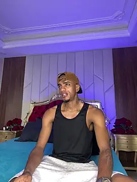 AaronCruz  online show from 12/15/25, 09:42