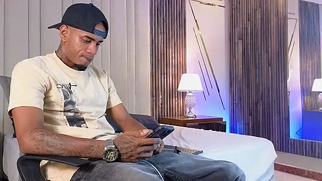 AaronCruz  online show from 04/06/26, 11:06