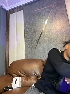 Snapshot of AaronCruz_ chatting on 02/18/25, 12:49 AaronCruz online show from 02/18/25, 12:49