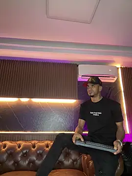 AaronCruz  online show from 03/06/26, 01:11