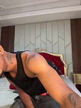 AaronCruz  online show from 12/03/25, 07:57