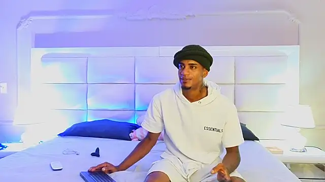 AaronCruz  online show from 04/21/26, 09:54