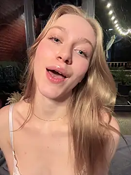 Snapshot of PollyAgata chatting on 12/03/25, 01:39 PollyAgata online show from 12/03/25, 01:39