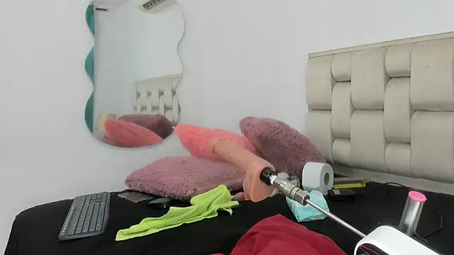 Roxy-Smith online show from 10/22/25, 12:10