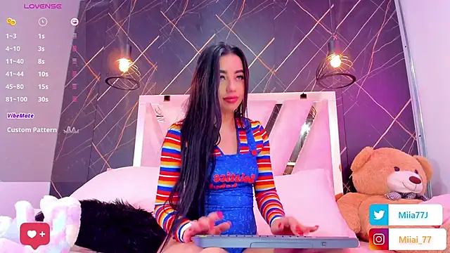 Snapshot of Miia77_ chatting on 10/31/25, 03:14 Miia77  online show from 10/31/25, 03:14