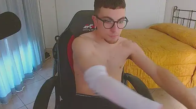 FitGuyDream online show from 12/30/24, 03:34