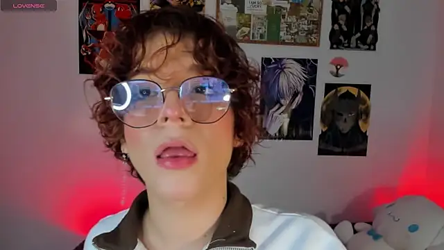 Snapshot of Max_lover1 chatting on 10/21/25, 02:11 Max lover1 online show from 10/21/25, 02:11