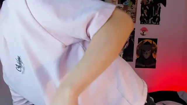 Snapshot of Max_lover1 chatting on 10/24/25, 01:04 Max lover1 online show from 10/24/25, 01:04