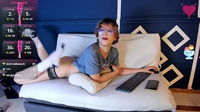 Snapshot of Max_lover1 chatting on 02/05/25, 06:26 Max lover1 online show from 02/05/25, 06:26