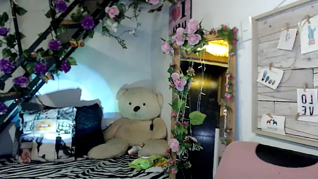 Snapshot of luna_sky83 chatting on 07/04/26, 05:58 luna sky83 online show from 07/04/26, 05:58
