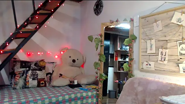 Snapshot of luna_sky83 chatting on 02/26/25, 05:24 luna sky83 online show from 02/26/25, 05:24