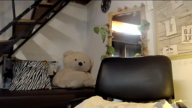 Snapshot of luna_sky83 chatting on 02/23/25, 04:35 luna sky83 online show from 02/23/25, 04:35