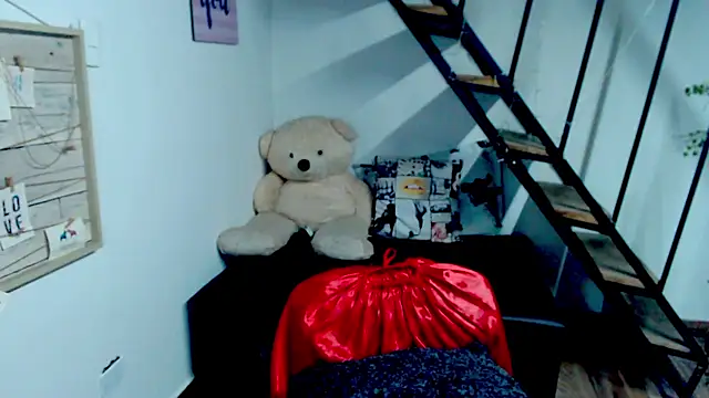 Snapshot of luna_sky83 chatting on 10/27/25, 11:49 luna sky83 online show from 10/27/25, 11:49