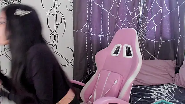 Snapshot of AlyRoses chatting on 06/17/26, 04:28 AlyRoses online show from 06/17/26, 04:28