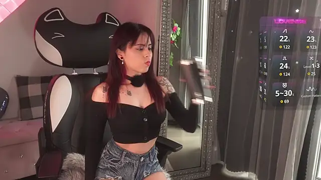 Snapshot of Mysticxkitty chatting on 02/03/25, 04:41 Mysticxkitty online show from 02/03/25, 04:41