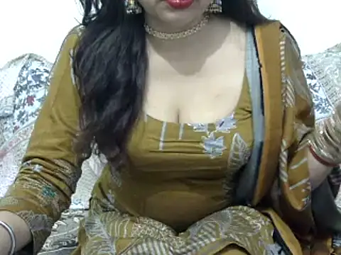 Snapshot of mishi_kaur chatting on 02/04/25, 03:00 mishi kaur online show from 02/04/25, 03:00