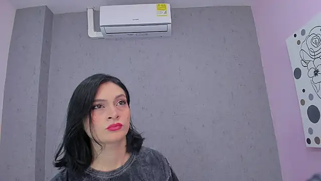 Tiffany mendez online show from 11/11/25, 12:22