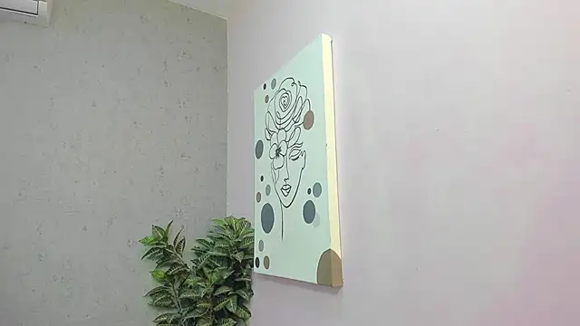 Tiffany mendez online show from 04/04/26, 12:01