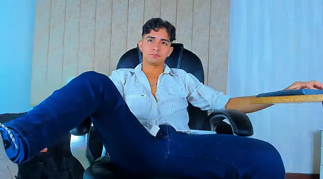 Snapshot of Muichiro_tokito1 chatting on 02/27/25, 04:02 Muichiro tokito1 online show from 02/27/25, 04:02