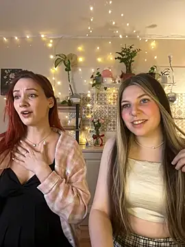 Snapshot of Annie_aww chatting on 02/27/25, 08:53 Annie aww online show from 02/27/25, 08:53