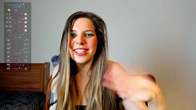 Snapshot of Annie_aww chatting on 12/09/24, 10:20 Annie aww online show from 12/09/24, 10:20