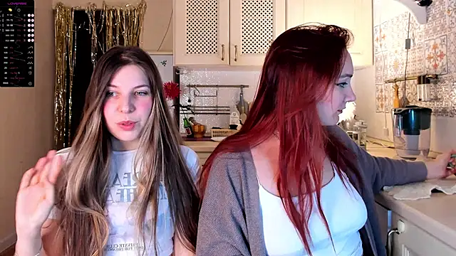 Snapshot of Annie_aww chatting on 01/12/25, 10:54 Annie aww online show from 01/12/25, 10:54